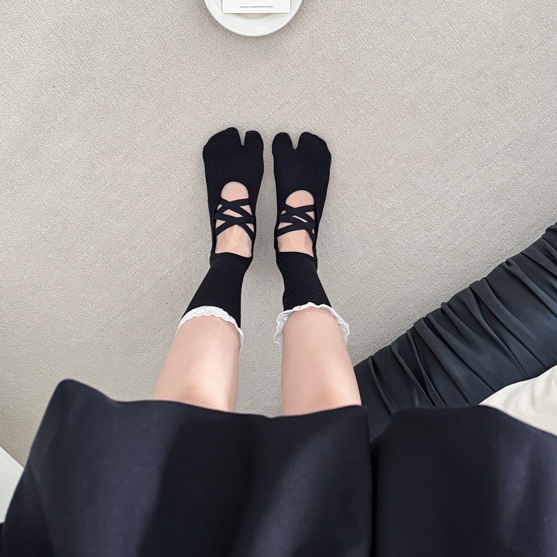 Lace Trim Split Toe Yoga Socks - Pilates & Yoga Vida recension och pris